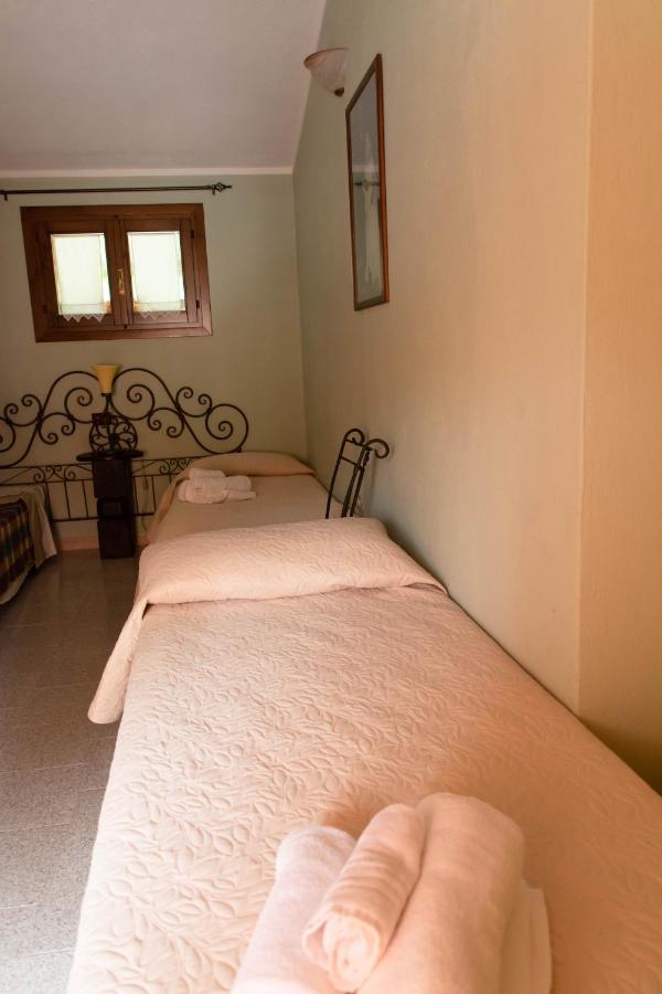 B&B Il Giardino Arbus Bagian luar foto