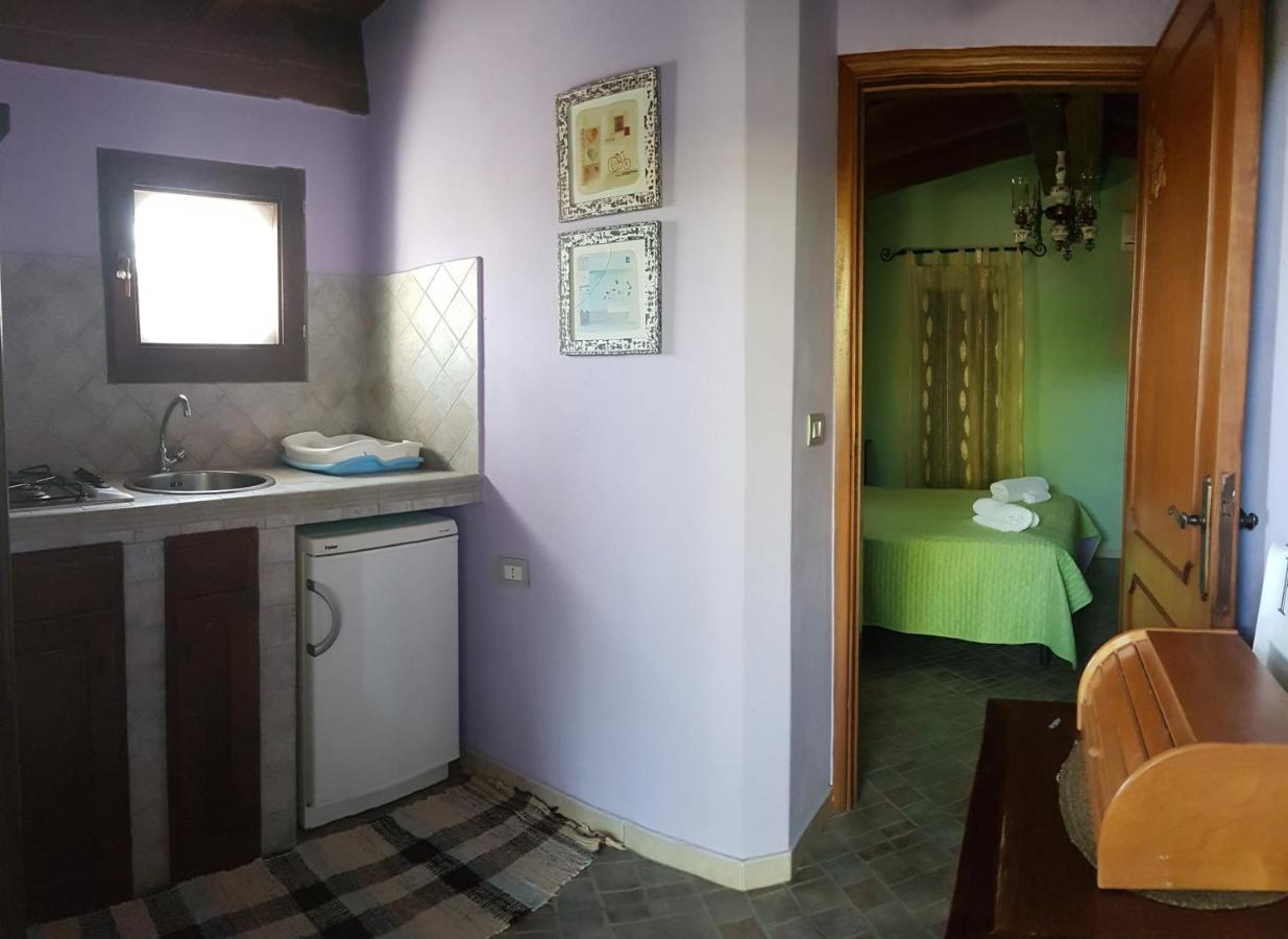 B&B Il Giardino Arbus Bagian luar foto