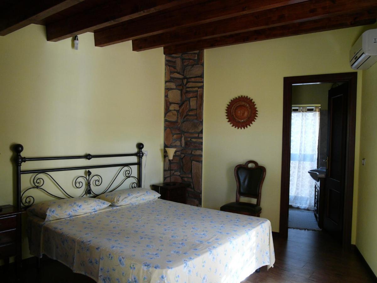 B&B Il Giardino Arbus Bagian luar foto