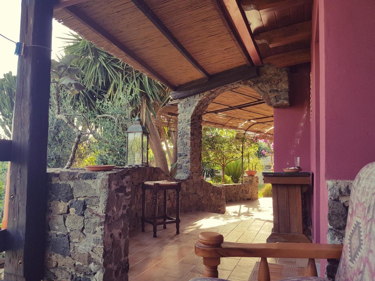 B&B Il Giardino Arbus Bagian luar foto