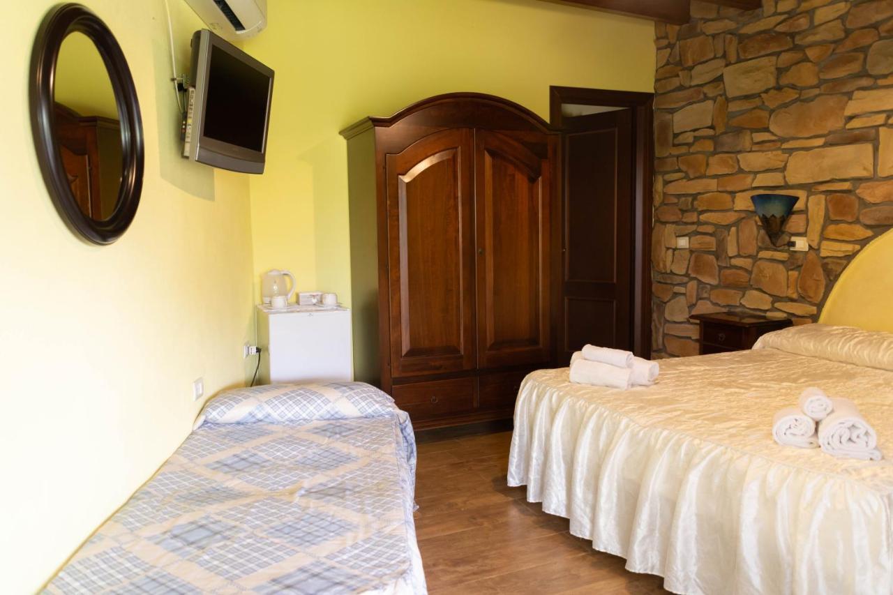 B&B Il Giardino Arbus Bagian luar foto